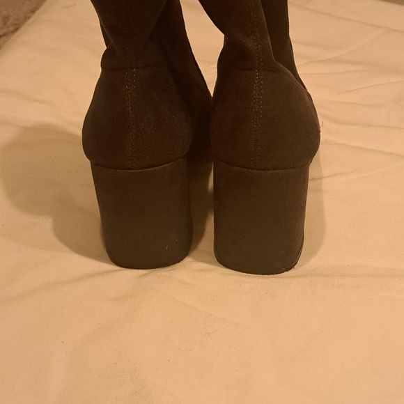 Boots - Picture 4 of 5